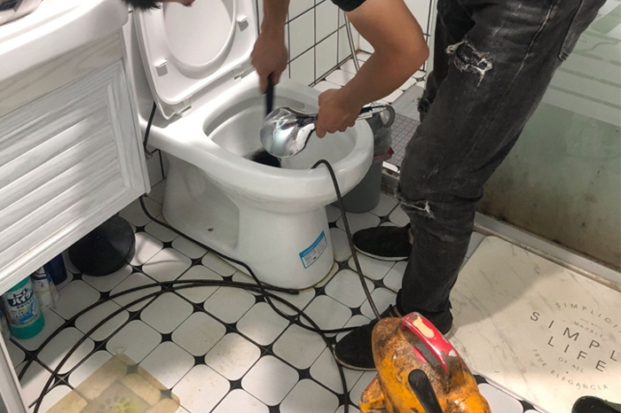 井冈山马桶堵塞自己疏通还是找师傅?专业上门服务让你省时更省心